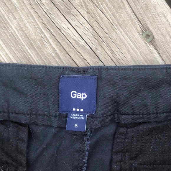 Gap Shorts 8 - Picture 2 of 3